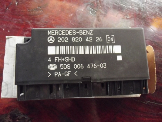 กล่องควบคุมกระจกไฟฟ้า ของ E Class W124 (ใหม่) กล่องควบคุมกระจกไฟฟ้า ของ E Class W124 (ใหม่)