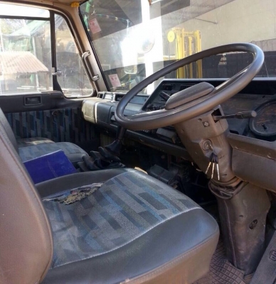 **690,000 บ.ต่อรอง**ขายNISSAN UD-185 6ล้อใหญ่ดั้มดิน NISSAN UD CLG FE6-185HP ปี44 เครื่องเดิม เกียร์เดิม เครื่อง6สูบ แน่นๆ แรงดี ครับ เกียร์ดี เกียร์ใหญ่ เข้าง่าย ไม่หลุด ช่วงล่างใหญ่ คัสซีสวย ไม่ปะไม่ดาม กระบะดั้มเหล็ก6ตัน3.80ม.ยิงหน้า สภาพดี พื้นดีข้างด