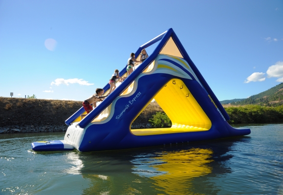 ขายเครื่องเล่นบนน้ำ สไลเดอร์ ขนาดใหญ่ ของอเมริกา Aquaglide Summit express