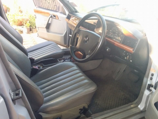 Benz190E 2.3ลิตร สีฟ้าอ่อน