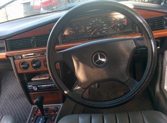 Benz190E 2.3ลิตร สีฟ้าอ่อน