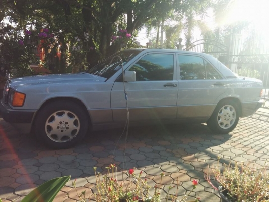 Benz190E 2.3ลิตร สีฟ้าอ่อน