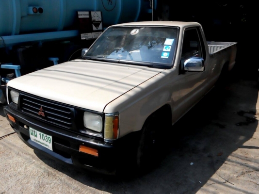 มิตซู L200 สีสวยราคา 6900 ครับ