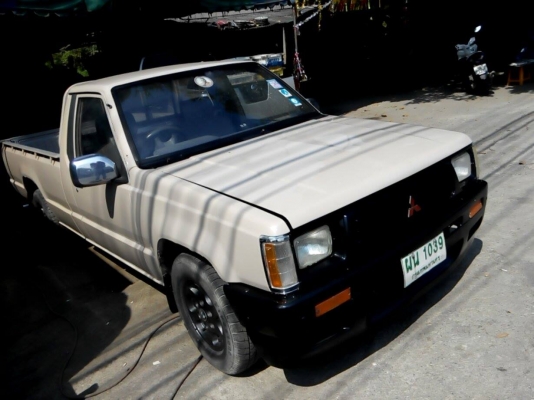 มิตซู L200 สีสวยราคา 6900 ครับ