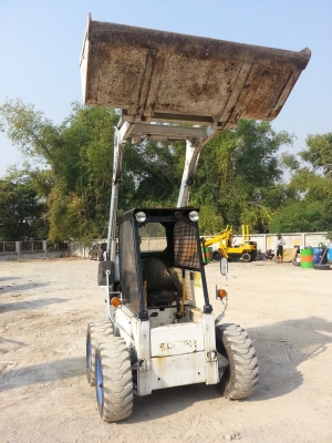 รถตัก TCM BOBCAT ขับ 4x4 ล้อยาง นำเข้าจากญี่ปุ่น 090-986-2521 อ๊อบ