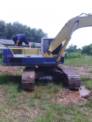 แม็คโฮ KOMATSU 200 รุ่น5 ขาย 750,000 บาท (ศุภากร 081-4252943)