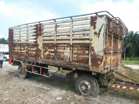 หางพ่วงรั้วเหล็ก 8 ล้อ  ปีจดทะเบียน 2542  2 เพลา