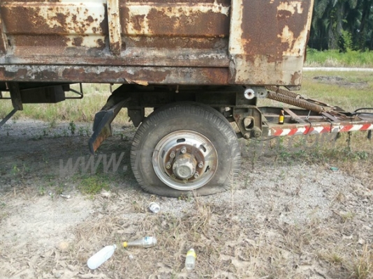 หางพ่วงรั้วเหล็ก 8 ล้อ  ปีจดทะเบียน 2542  2 เพลา