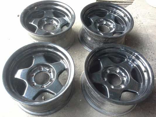 ล้อหล่อครับ ลายเบรดเล่ ขนาด 16x8 off -25 สีดำ สภาพ 95\% ลองดูครับ