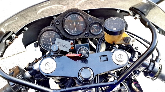 ขายขาดทุนยับ CBR400 โฉมปี 92 ทะเบียนแท้พร้อมเจอทุกขนส่ง