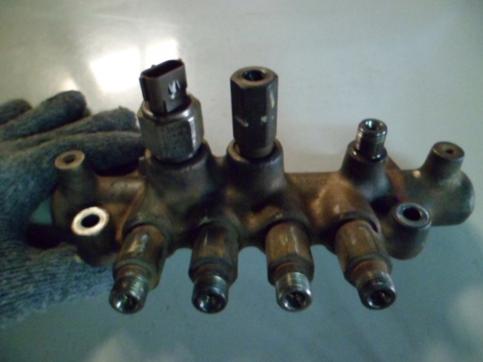 รางน้ำมันเชื้อเพลิง อีซูซู คอมมอนเรล เครื่อง2500CC