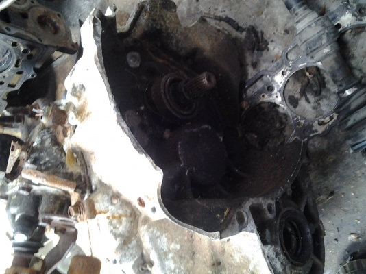 ขายเป็นอะไหล่เครื่องและเกียร์4g18 cedia new lancerทั้งหมดตามรูป