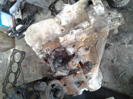 ขายเป็นอะไหล่เครื่องและเกียร์4g18 cedia new lancerทั้งหมดตามรูป