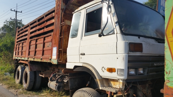 รถสิบล้อ ดั้ม nissun UD 2 เพลา เครื่องเกียร์ อะไหล่ครบ ขายตามสภาพ เอกสารไม่ครบ