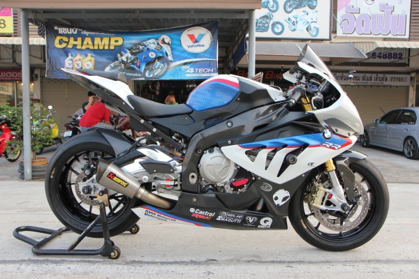 ((มาใหม่)) ขาย BMW S1000R Tri-Color ปี2014 พร้อมของแต่งเต็มคัน