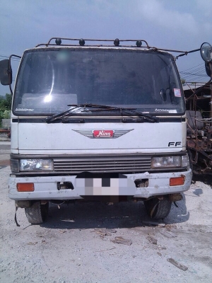 รถฮีโน่  6  ล้อ หลังถนน  FF  195 แรงม้า.   สนใจติดต่อ  081 - 6079515