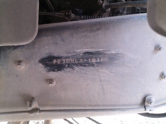 รถฮีโน่  6  ล้อ หลังถนน  FF  195 แรงม้า.   สนใจติดต่อ  081 - 6079515