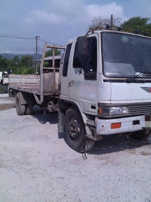 รถฮีโน่  6  ล้อ หลังถนน  FF  195 แรงม้า.   สนใจติดต่อ  081 - 6079515