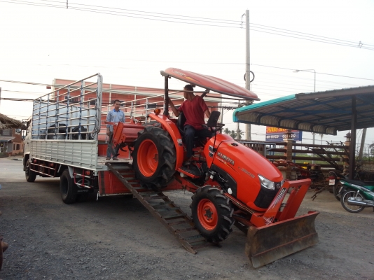 L3608 4 wd  พร้อมใบมีด ดันหน้าช้างคานล่าง..ไม่เคยลงนาสภาพดี