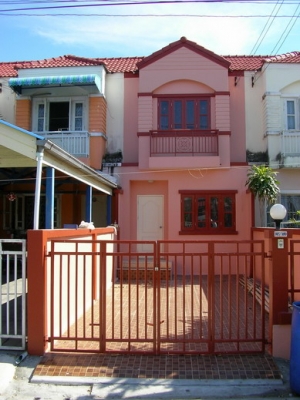 ขายทาวน์เฮ้าส์ใหม่ หมู่บ้าน มัณฑนานิเวศน์ เนื้อที่ 20 ตรว.ใกล้ ม.หัวเฉียว