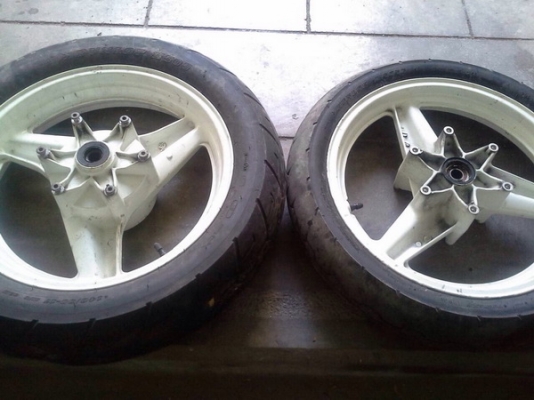 ขายชิวหน้ารถตำรวจ vfr750p xj600p ล้อหน้าหลัง cbx750p ชุดไฟลำโพงแท้ญี่ปุ่น ขายชิวหน้ารถตำรวจ vfr750p xj600p ล้อหน้าหลัง cbx750p ชุดไฟลำโพงแท้ญี่ปุ่น