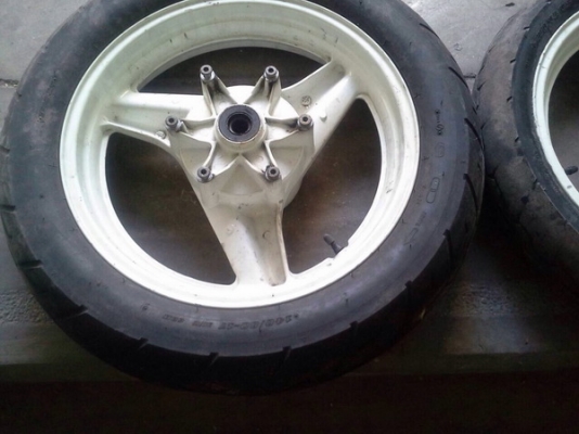 ขายชิวหน้ารถตำรวจ vfr750p xj600p ล้อหน้าหลัง cbx750p ชุดไฟลำโพงแท้ญี่ปุ่น ขายชิวหน้ารถตำรวจ vfr750p xj600p ล้อหน้าหลัง cbx750p ชุดไฟลำโพงแท้ญี่ปุ่น