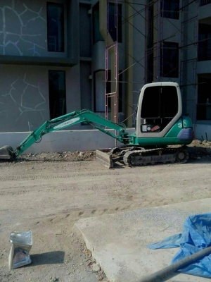 KOMATSU  pc30-7 มีเก๋งแอร์เย็น