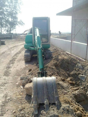 KOMATSU  pc30-7 มีเก๋งแอร์เย็น