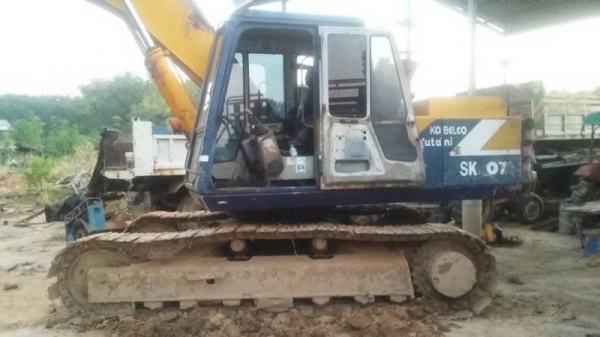 KOBELCO sk 200 m 2 ราคา 650,000 KOBELCO sk 200 m 2 ราคา 650,000