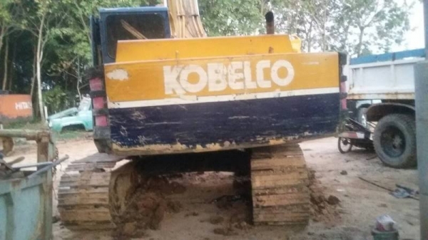 KOBELCO sk 200 m 2 ราคา 650,000 KOBELCO sk 200 m 2 ราคา 650,000