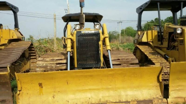 แทรคเตอร์ CAT D5B ราคา 900,000 แทรคเตอร์ CAT D5B ราคา 900,000