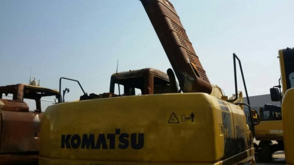 KOMATSU pc200-7ไฟไหม้ 800 ชั่โมง ราคา 1,100,000 KOMATSU pc200-7ไฟไหม้ 800 ชั่โมง ราคา 1,100,000