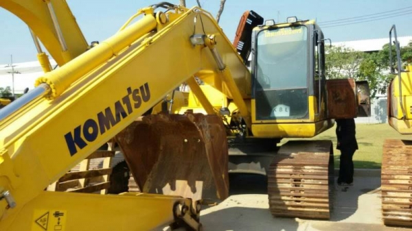 KOMATSU pc200-7ไฟไหม้ 800 ชั่โมง ราคา 1,100,000 KOMATSU pc200-7ไฟไหม้ 800 ชั่โมง ราคา 1,100,000