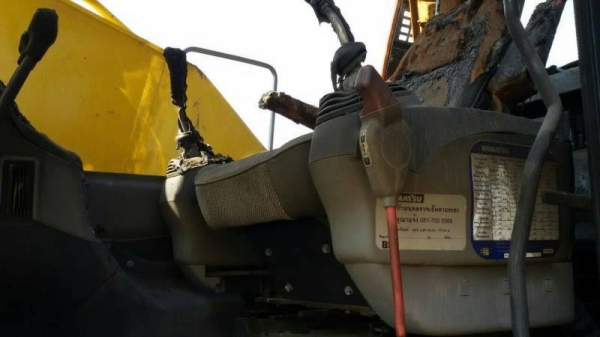 KOMATSU pc200-7ไฟไหม้ 800 ชั่โมง ราคา 1,100,000 KOMATSU pc200-7ไฟไหม้ 800 ชั่โมง ราคา 1,100,000