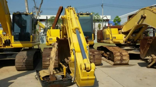 KOMATSU pc200-7ไฟไหม้ 800 ชั่โมง ราคา 1,100,000