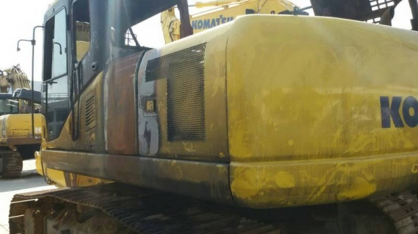 KOMATSU pc200-7ไฟไหม้ 800 ชั่โมง ราคา 1,100,000 KOMATSU pc200-7ไฟไหม้ 800 ชั่โมง ราคา 1,100,000