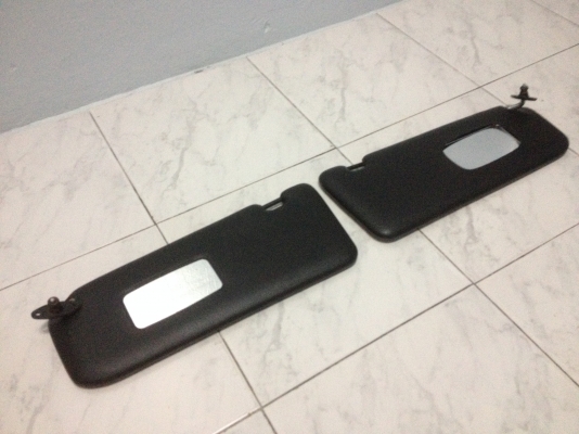 ขายบังแดด มีกระจกL-R สภาพสวย bmw e30แท้ จำนวน1คู่ราคา1000บาท โทร0924462525โส กทม