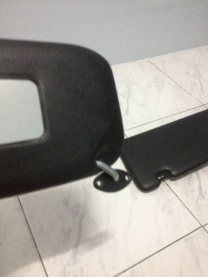 ขายบังแดด มีกระจกL-R สภาพสวย bmw e30แท้ จำนวน1คู่ราคา1000บาท โทร0924462525โส กทม