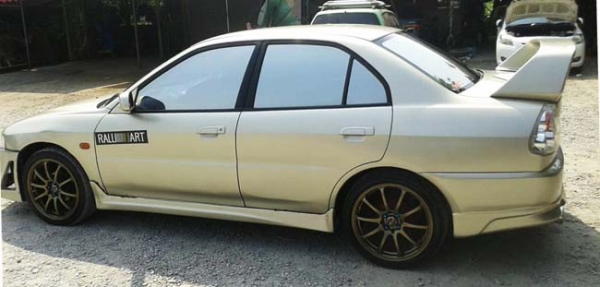 Mitsubishi lancer 1.5 ปี 97 เกียร์ออโต้ ติดแก๊ส lpg ลงเล่มแล้ว ภายในเบาะหนัง แม็กซ์ 17 สเกิร์ตรอบคัน แต่งซิ่งสำหรับวัยจี๊ด ภาษีไม่ขาด เอกสารพร้อมโอน ราคา 79,000 บาท ดูรถร้านก๋วยเตี๋ยวเต็กกอ ถนน 340 บางบัวทอง - สุพรรณบุรี โทร.0896878976 id line : c Mitsubishi lancer 1.5 ปี 97 เกียร์ออโต้ ติดแก๊ส lpg ลงเล่มแล้ว ภายในเบาะหนัง แม็กซ์ 17 สเกิร์ตรอบคัน แต่งซิ่งสำหรับวัยจี๊ด ภาษีไม่ขาด เอกสารพร้อมโอน ราคา 79,000 บาท ดูรถร้านก๋วยเตี๋ยวเต็กกอ ถนน 340 บางบัวทอง - สุพรรณบุรี โทร.0896878976 id line : c