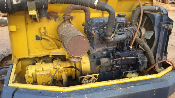 ขาย  (118,000) แบคโคร Pc 30-3 อย่างอื่นOk แต่เครื่องหลวม