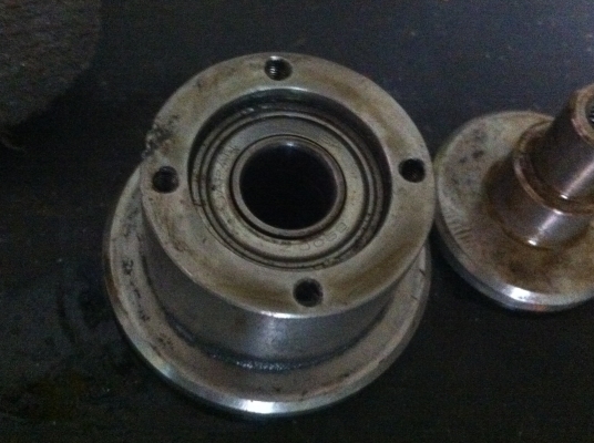 ชุดลูกล้อสแตนเลส ใช้ดันสายพานและโช่ให้ตึงหรือช่วยบังคับของที่เคลื่อนที่ต่างๆ ตัวลูกกลิ่งหมุนฟรีใช้ตลับลูกปืนด้านในเพื่อให้ลื่น