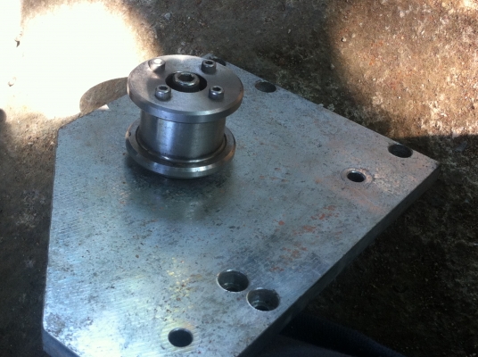 ชุดลูกล้อสแตนเลส ใช้ดันสายพานและโช่ให้ตึงหรือช่วยบังคับของที่เคลื่อนที่ต่างๆ ตัวลูกกลิ่งหมุนฟรีใช้ตลับลูกปืนด้านในเพื่อให้ลื่น