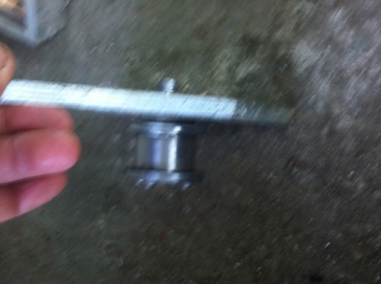 ชุดลูกล้อสแตนเลส ใช้ดันสายพานและโช่ให้ตึงหรือช่วยบังคับของที่เคลื่อนที่ต่างๆ ตัวลูกกลิ่งหมุนฟรีใช้ตลับลูกปืนด้านในเพื่อให้ลื่น