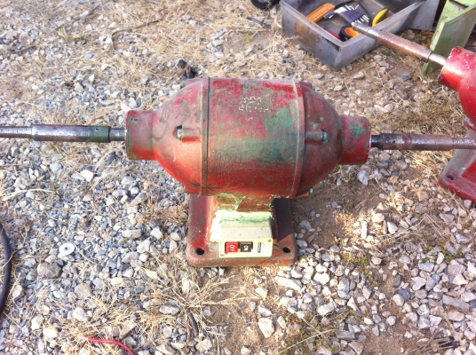 มอเตอร์เจียร์แกนคู่ VENZ ขนาด 1 แรงม้า ต่อใช้ไฟได้ 220/380 V. ตัวใหญ่ พร้อมใช้งานเจียร์หรือใส่ผ้าขัด ,แปรงลวด