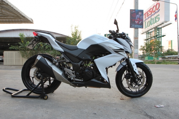 ((มาใหม่))ขาย Kawasaki z250 รุ่นปี 2013 สีเดิม ทะเบียนพร้อมโอน สภาพนางฟ้า