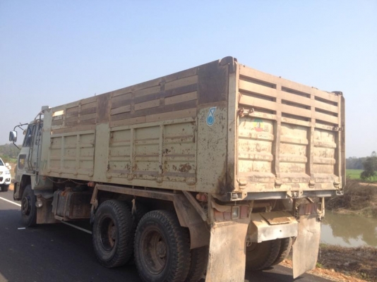 ขายรถสิบล้อ Hino สามใบปัด FP28   280 เทอร์โบอินเตอร์ เกียร์อีตั๋น  เบรคแห้ง ช่วงล่าง ZM ยางเต็ม 10เส้น กะบะดี รถสวยพร้อมใช้งาน ราคาต่อรองได้