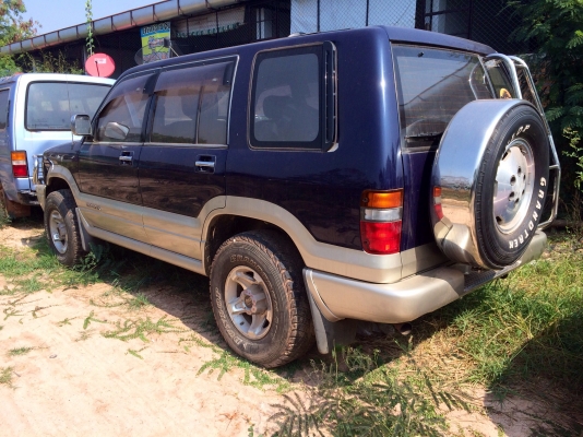 ขายด่วนรถหรู. Isuzu trooper. สภาพเครื่องพัง. ราคาถูก