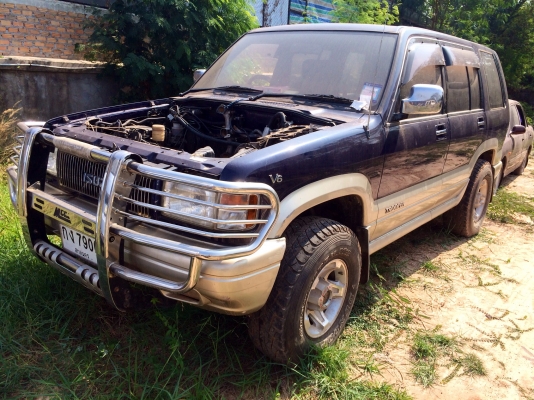 ขายด่วนรถหรู. Isuzu trooper. สภาพเครื่องพัง. ราคาถูก