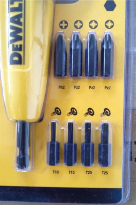 ตัวแปลงไขควงหัวงอ 90องศา DeWALT สำหรับงานไขน็อตในที่แคบถึง6ซม.เป็นแบบแม่เหล็กพร้อมดอกไขควง8แบบ