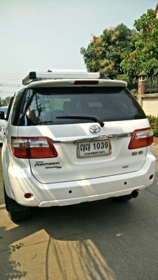 TOYOTA FORTUNER 3.0V(รุ่นท๊อปสุด) ขับ4WD 2011 NAVI เกียร์ออโต้ดีเซล สีขาวสะอาดตา